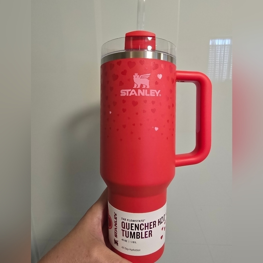 NWT Stanley 2025 Valentine's Day Limited Edition The Flowstate Quencher 40 oz